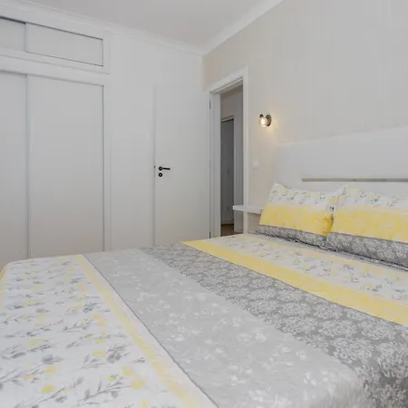 Refugio Barcas Nyaraló *